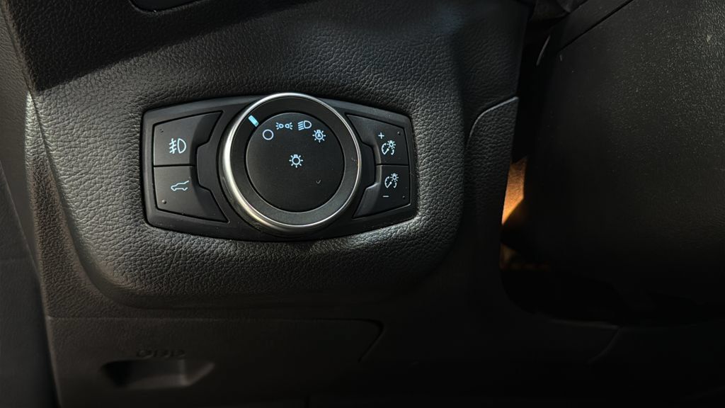 Used 2019 Ford Escape SE w/ SE Sport Appearance Package AWD/4WD image 35