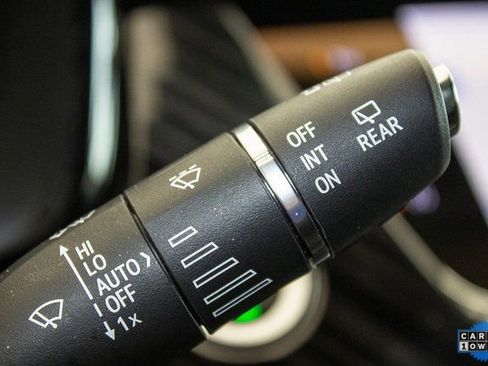 Used 2025 Cadillac XT6 Premium Luxury image 30