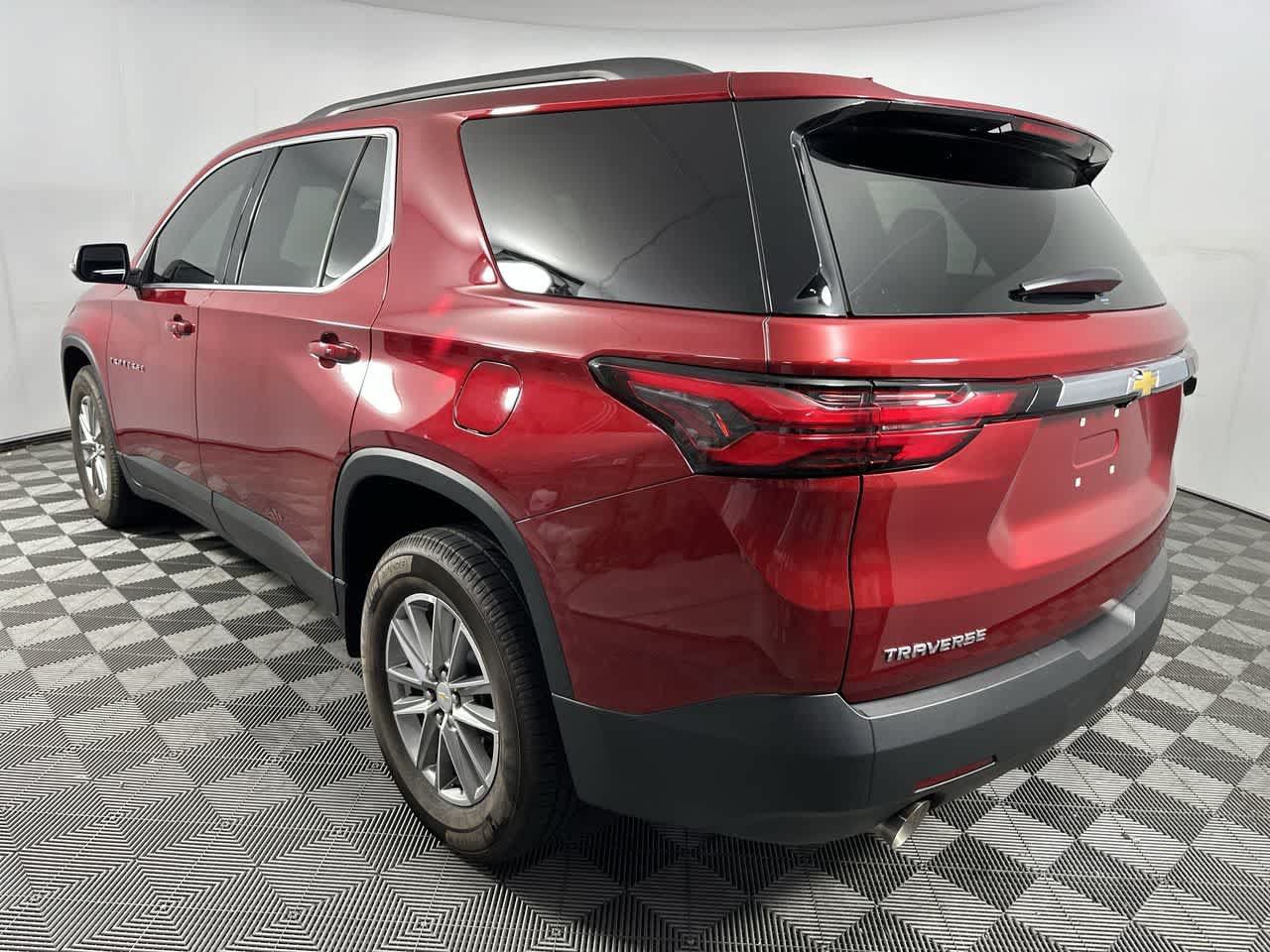 Used 2023 Chevrolet Traverse LT FWD image 6
