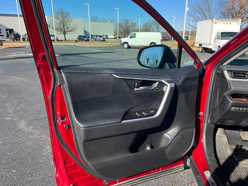 Used 2024 Toyota RAV4 Limited image 29