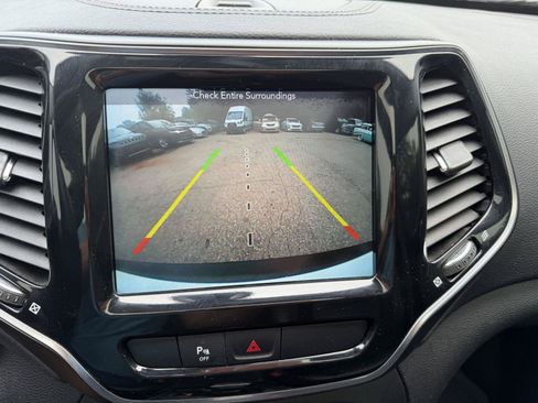 Used 2019 Jeep Cherokee Limited AWD/4WD image 19