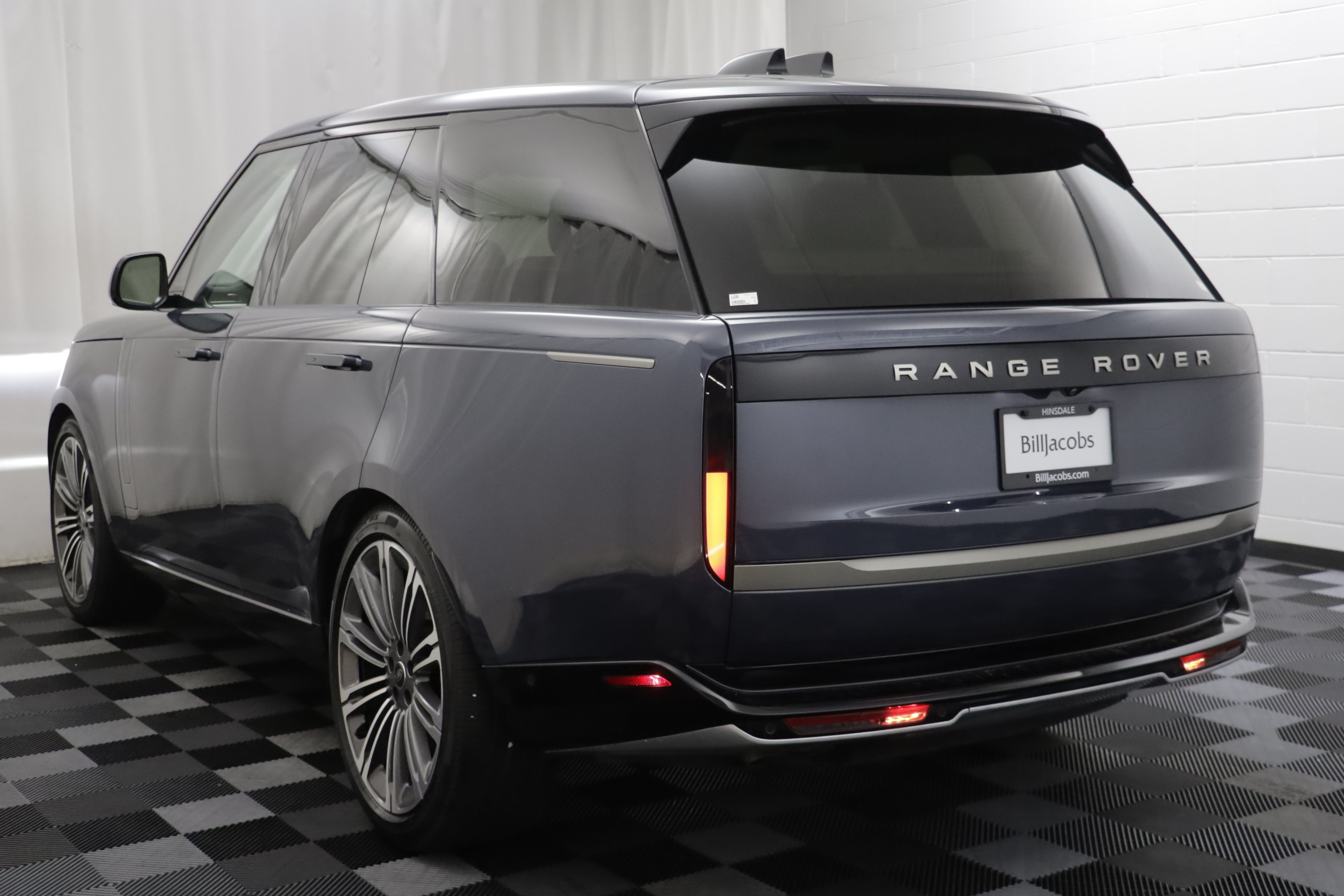 Certified 2025 Land Rover Range Rover SE AWD/4WD image 16
