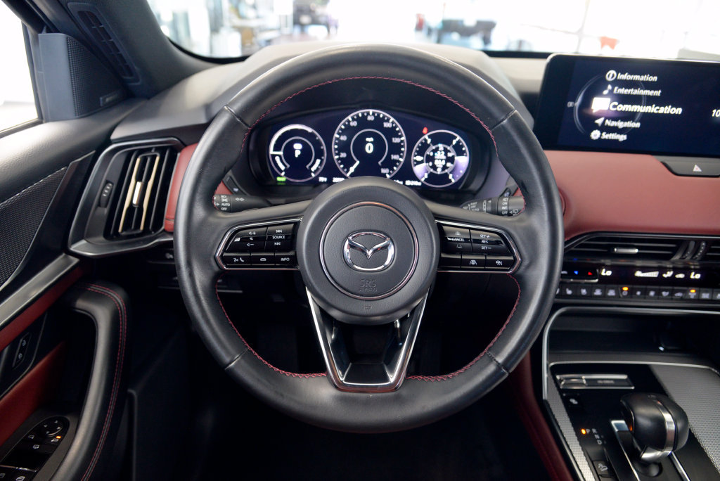 Certified 2025 MAZDA CX-70 Plug-In Hybrid w/ Premium Plus AWD/4WD image 18