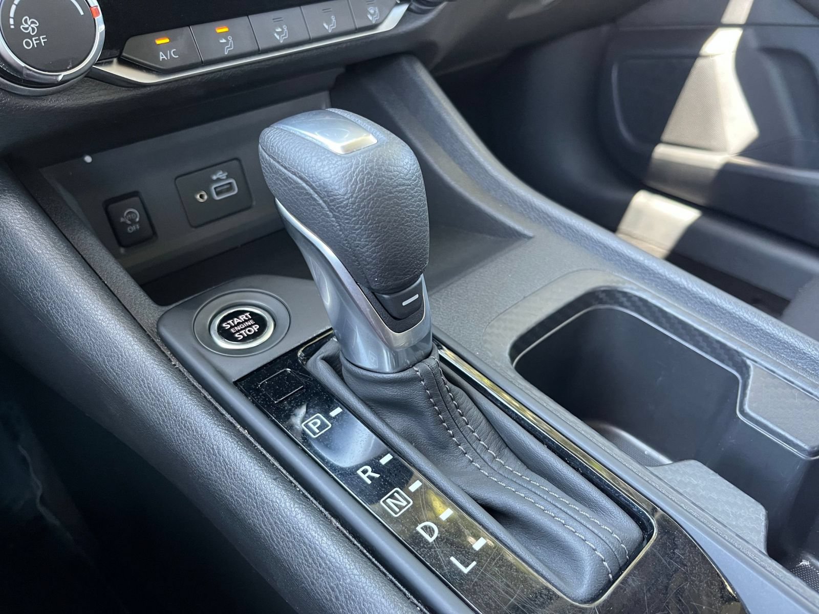 Used 2025 Nissan Sentra S FWD image 40