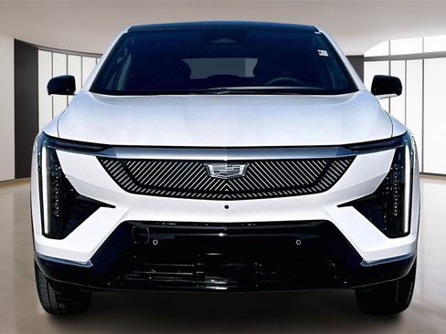 Certified 2025 Cadillac Optiq Luxury 1 image 3