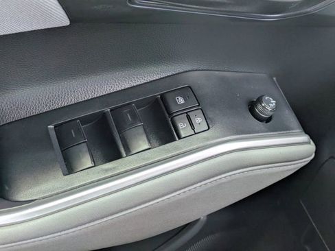 Used 2023 Toyota Highlander LE FWD image 25