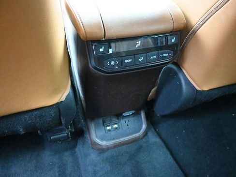 Used 2021 Toyota Highlander Platinum image 32