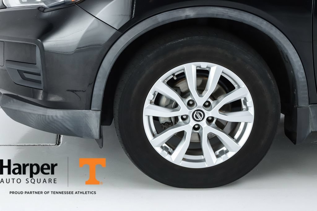 Used 2017 Nissan Rogue SV w/ SV Premium Package FWD image 5