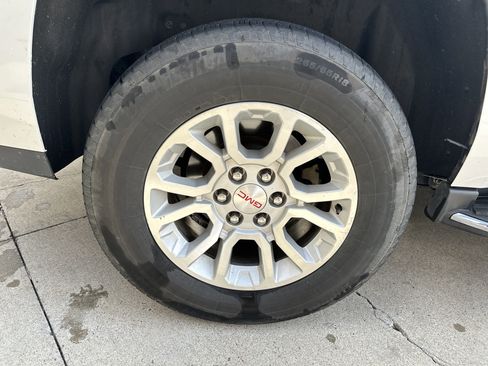 Used 2018 GMC Yukon SLT w/ Open Road Package image 12