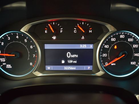 Used 2021 Chevrolet Traverse LT image 23