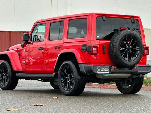 Used 2023 Jeep Wrangler Unlimited Sahara w/ Cold Weather Group image 6