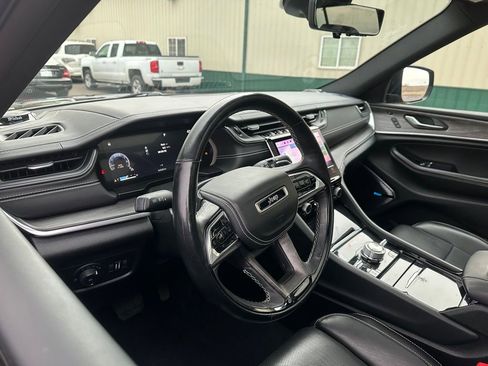 Used 2021 Jeep Grand Cherokee L Overland w/ Advanced Protech Group III image 2