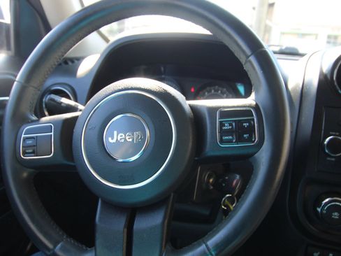 Used 2014 Jeep Patriot Latitude w/ Sun/Sound Group FWD image 14