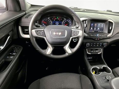 Used 2023 GMC Terrain SLE image 8
