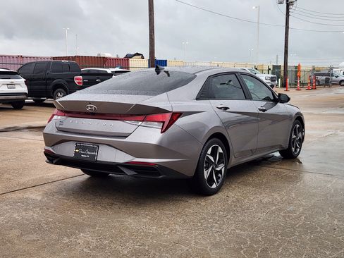 Used 2023 Hyundai Elantra SEL w/ Convenience Package FWD image 5
