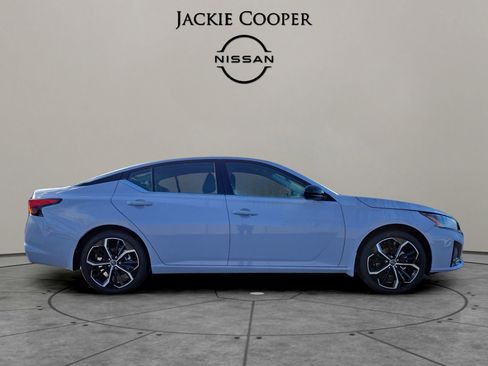 New 2025 Nissan Altima 2.5 SR image 6