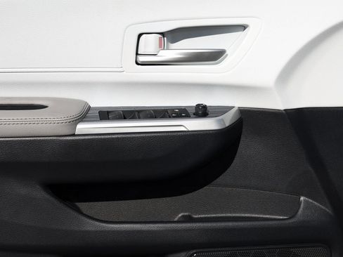 New 2026 Toyota Sienna XLE FWD image 25