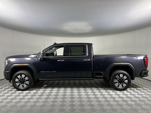 Used 2024 GMC Sierra 3500 Denali w/ Technology Package image 10