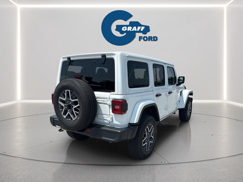 Used 2025 Jeep Wrangler Unlimited Sahara AWD/4WD image 8