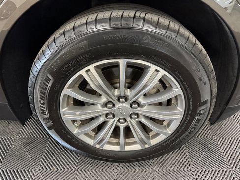 Used 2019 Cadillac XT5 Luxury image 16