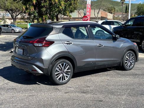 Used 2021 Nissan Kicks SV image 3
