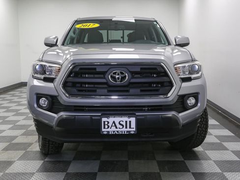 Used 2017 Toyota Tacoma SR5 image 3