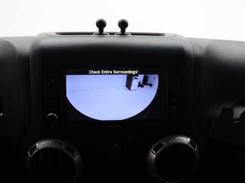 Used 2017 Jeep Wrangler Unlimited Rubicon w/ Dual Top Group image 25