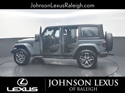 Used 2024 Jeep Wrangler Unlimited w/ Convenience Group image 27