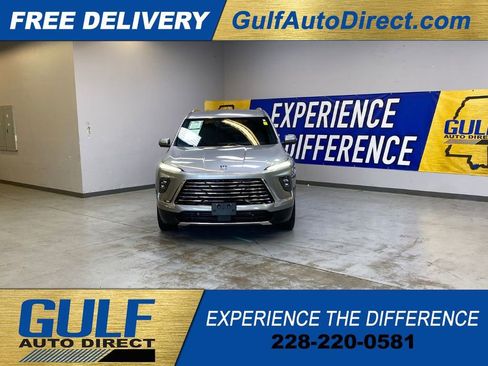 Used 2025 Buick Enclave Preferred FWD image 3