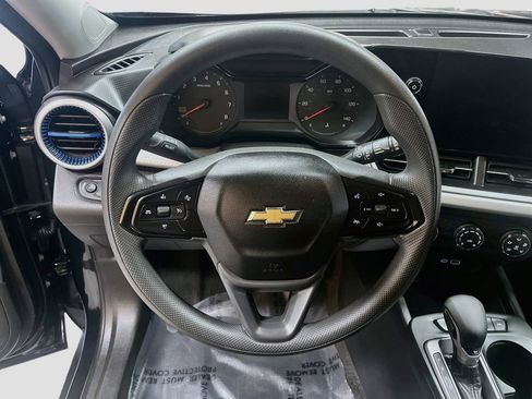 Used 2025 Chevrolet Trax LS w/ Driver Confidence Package FWD image 11