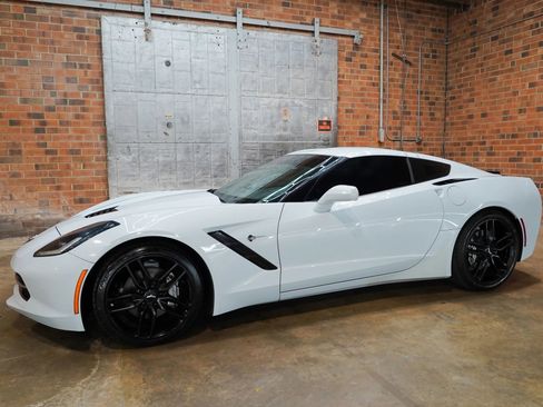Used 2019 Chevrolet Corvette Stingray Coupe w/ 1LT RWD image 9