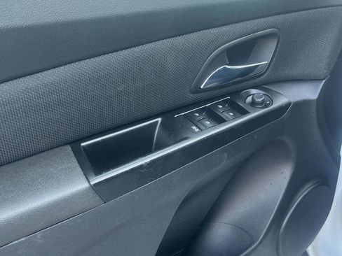 Used 2014 Chevrolet Cruze LT image 9