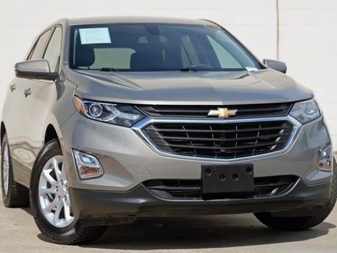 Used 2018 Chevrolet Equinox LT FWD image 2