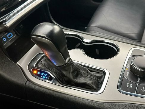 Used 2020 Jeep Grand Cherokee Limited w/ Premium Lighting Group image 20