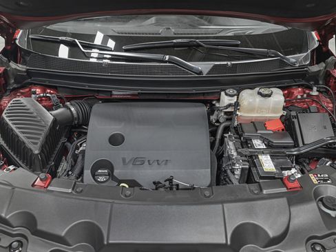 Used 2023 Chevrolet Traverse LT w/ LPO, Floor Liner Package image 11