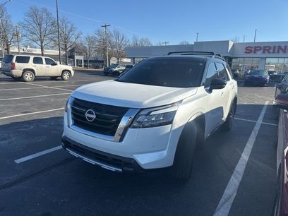 Used 2025 Nissan Pathfinder Platinum