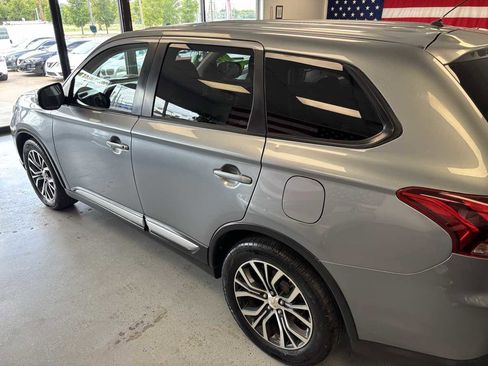 Used 2016 Mitsubishi Outlander SE image 11