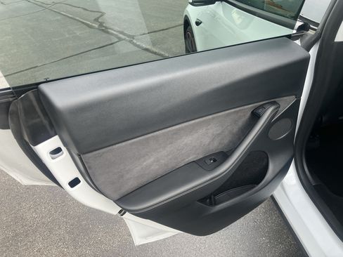 Used 2023 Tesla Model Y Performance AWD/4WD image 14