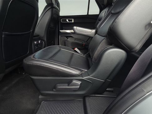 Used 2020 Ford Explorer XLT w/ Equipment Group 202A image 18