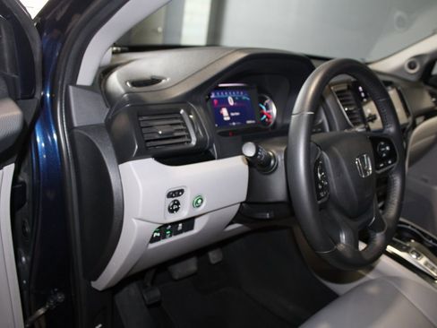 Used 2022 Honda Pilot Touring image 13