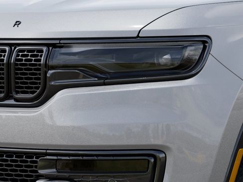 New 2025 Jeep Wagoneer L Series II AWD/4WD image 12