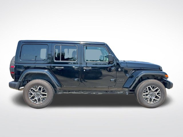Used 2025 Jeep Wrangler Unlimited Sahara AWD/4WD image 12