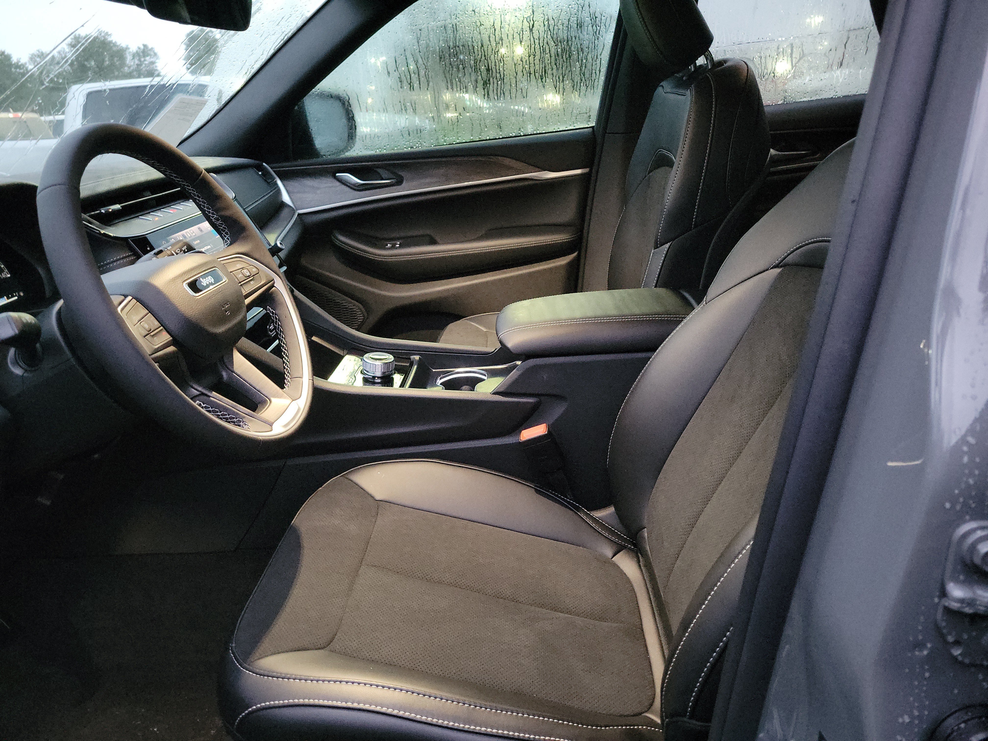 New 2027 Jeep Grand Cherokee Altitude RWD image 15