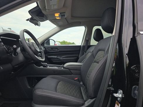 Used 2025 Nissan Pathfinder SV w/ SV Premium Package AWD/4WD image 9