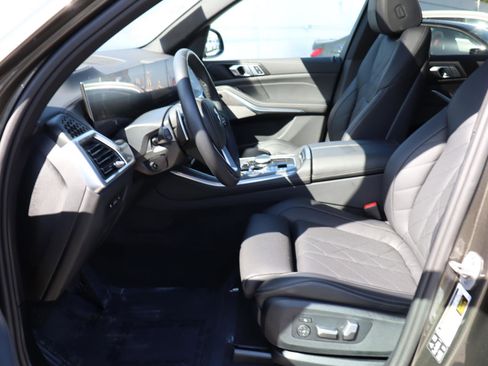 Used 2025 BMW X5 xDrive40i w/ Premium Package image 16