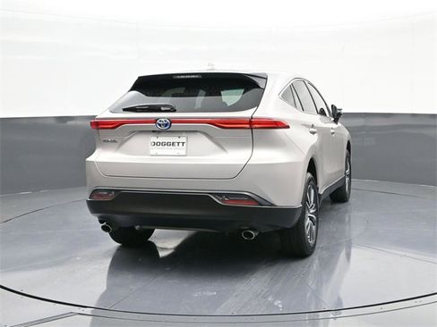 Used 2024 Toyota Venza LE image 11