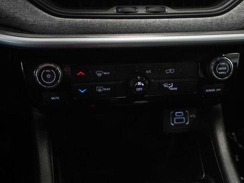 Used 2025 Jeep Compass Latitude AWD/4WD image 33