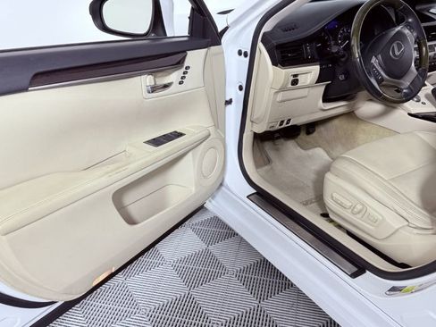 Used 2013 Lexus ES 350 Premium w/ Premium Pkg image 9