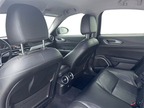 Used 2019 Alfa Romeo Giulia image 38
