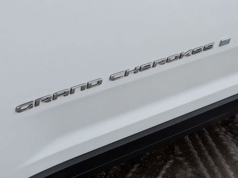 Certified 2023 Jeep Grand Cherokee L Limited image 10